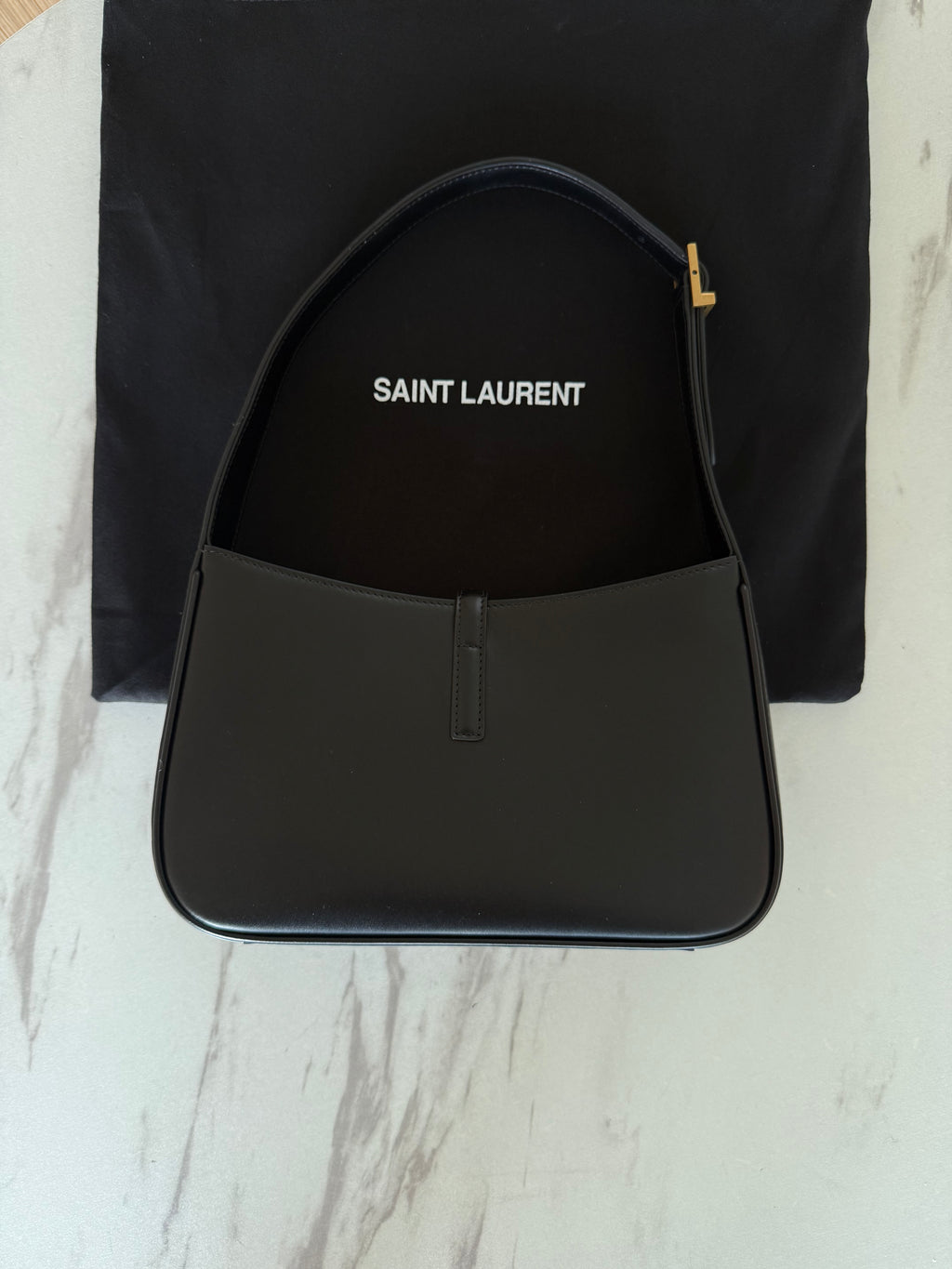 Saint Laurent Le 5 À 7 en cuir Lisse