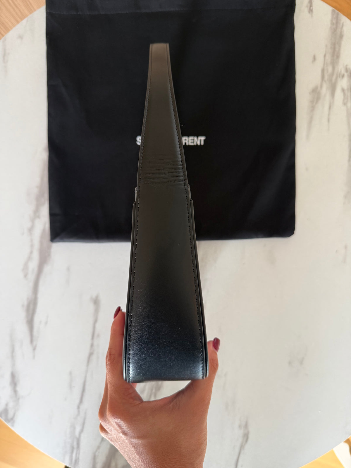 Saint Laurent Le 5 À 7 en cuir Lisse