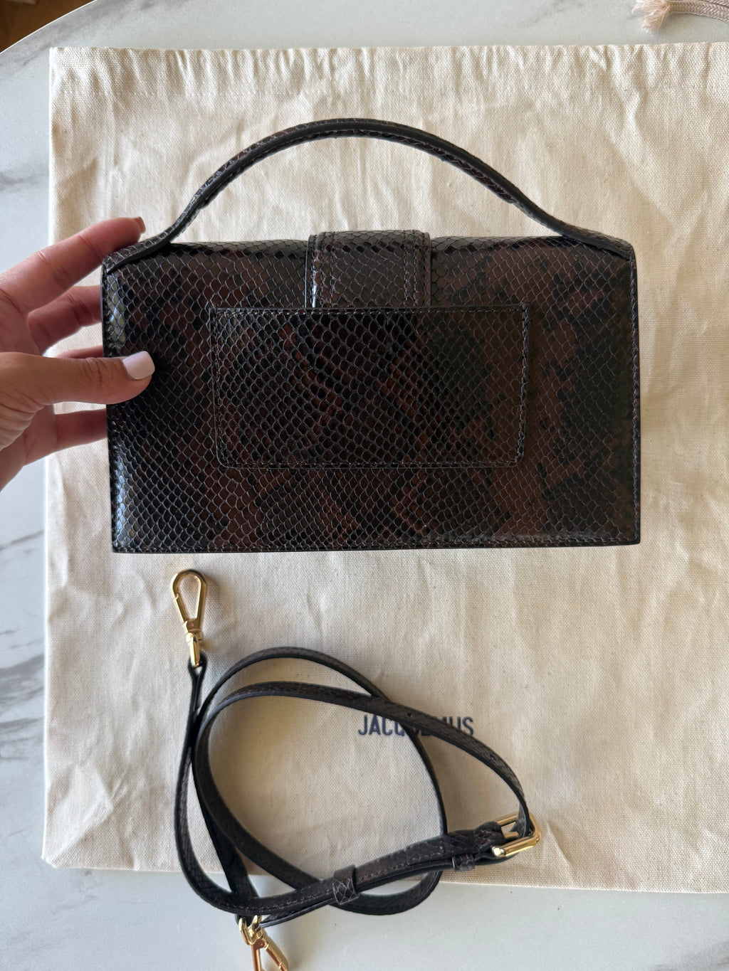 JACQUEMUS LE GRANDE BAMBINO
CROCO BLACK/BROWN
