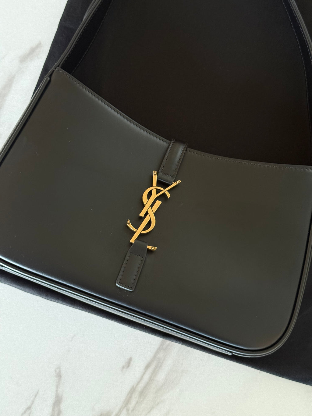 Saint Laurent Le 5 À 7 en cuir Lisse