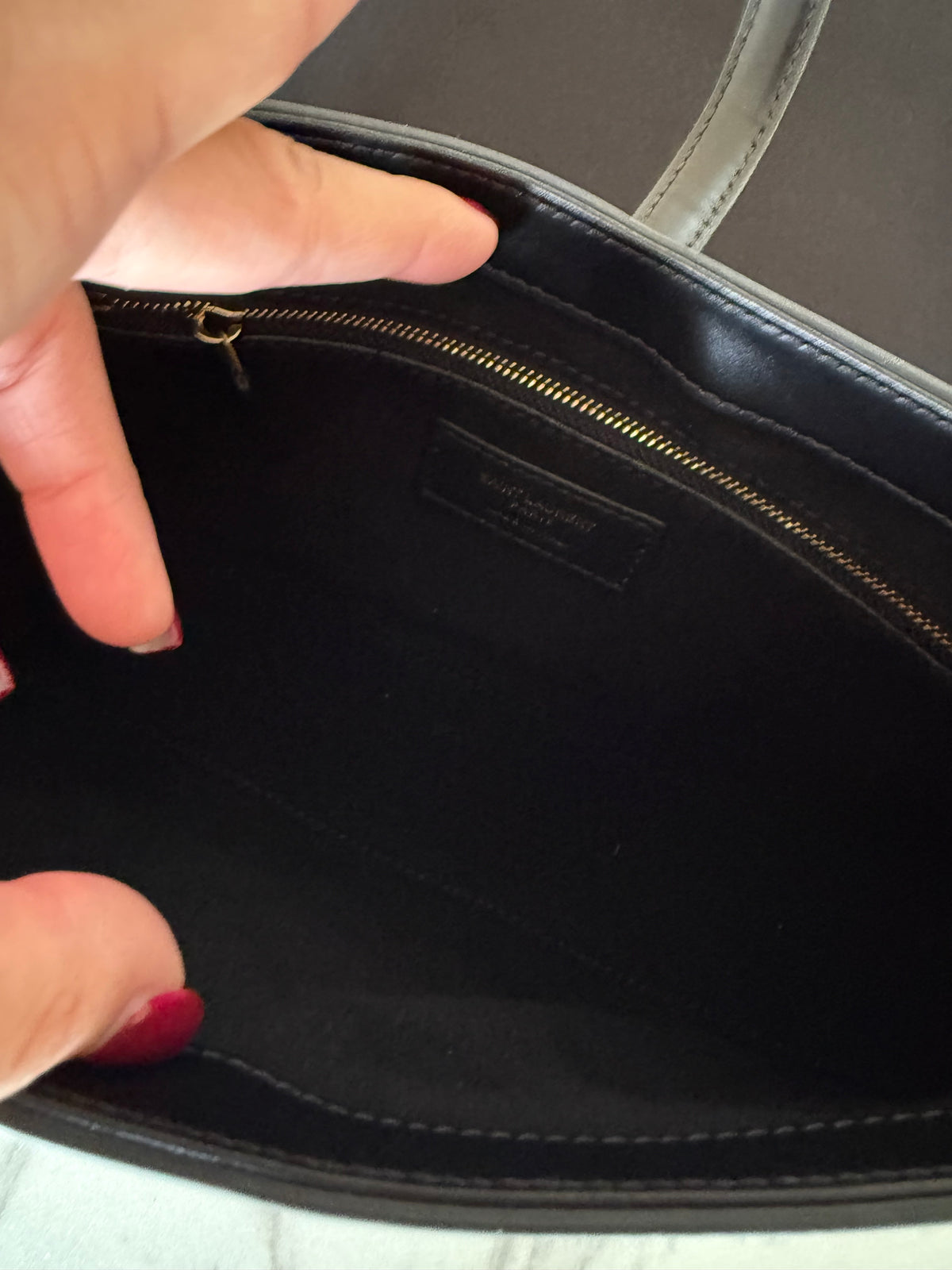 Saint Laurent Le 5 À 7 en cuir Lisse