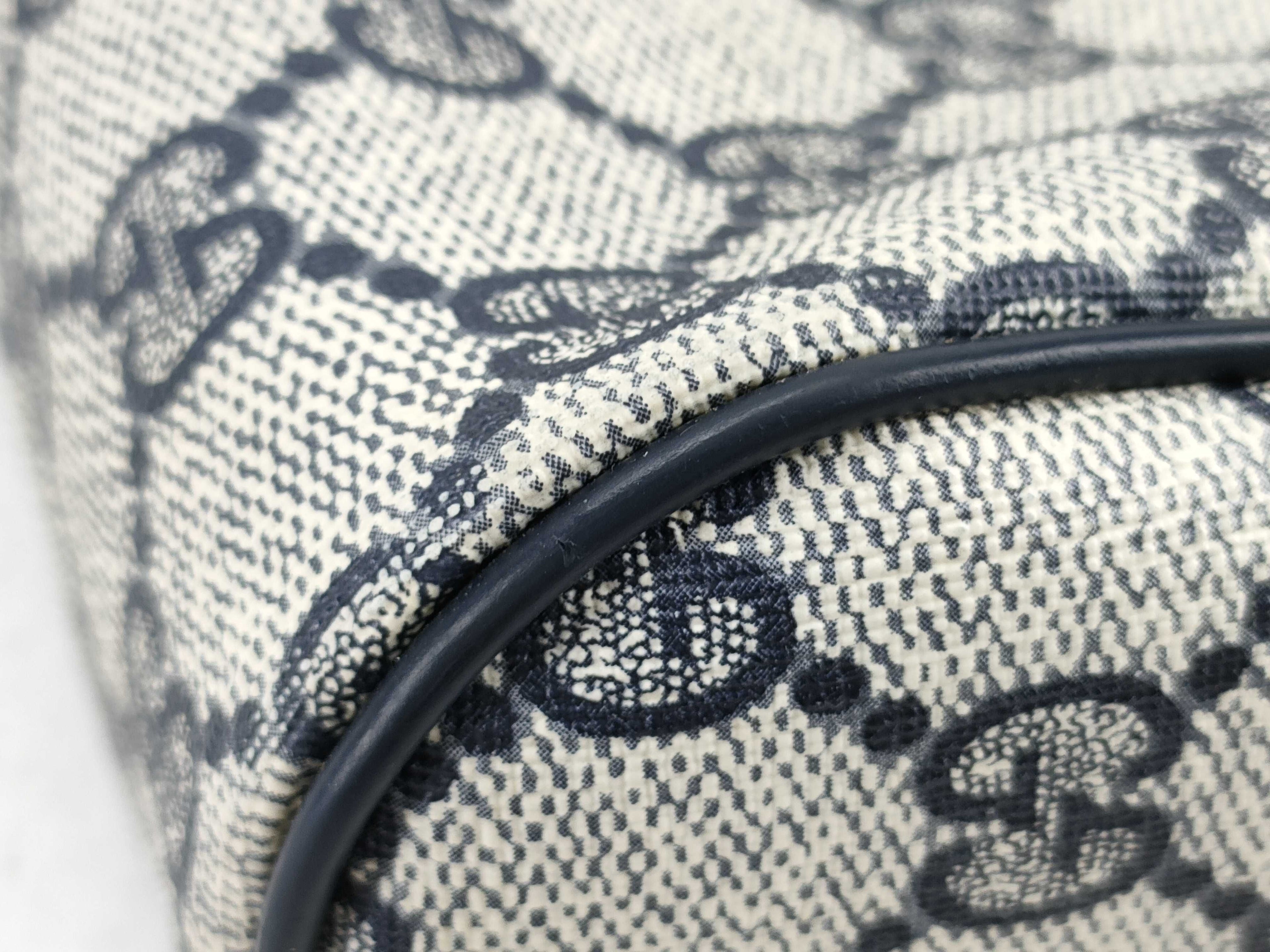 Gucci GG Supreme Pouch