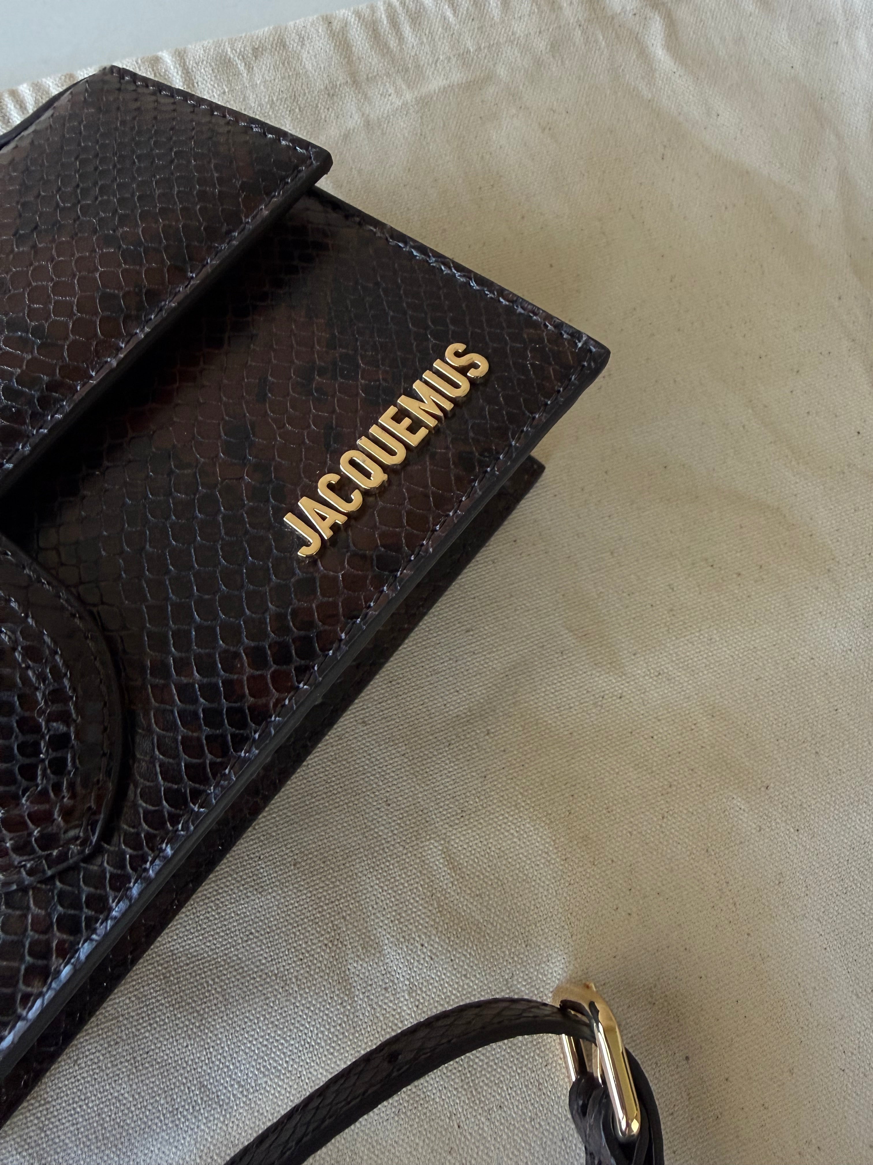 JACQUEMUS LE GRANDE BAMBINO
CROCO BLACK/BROWN