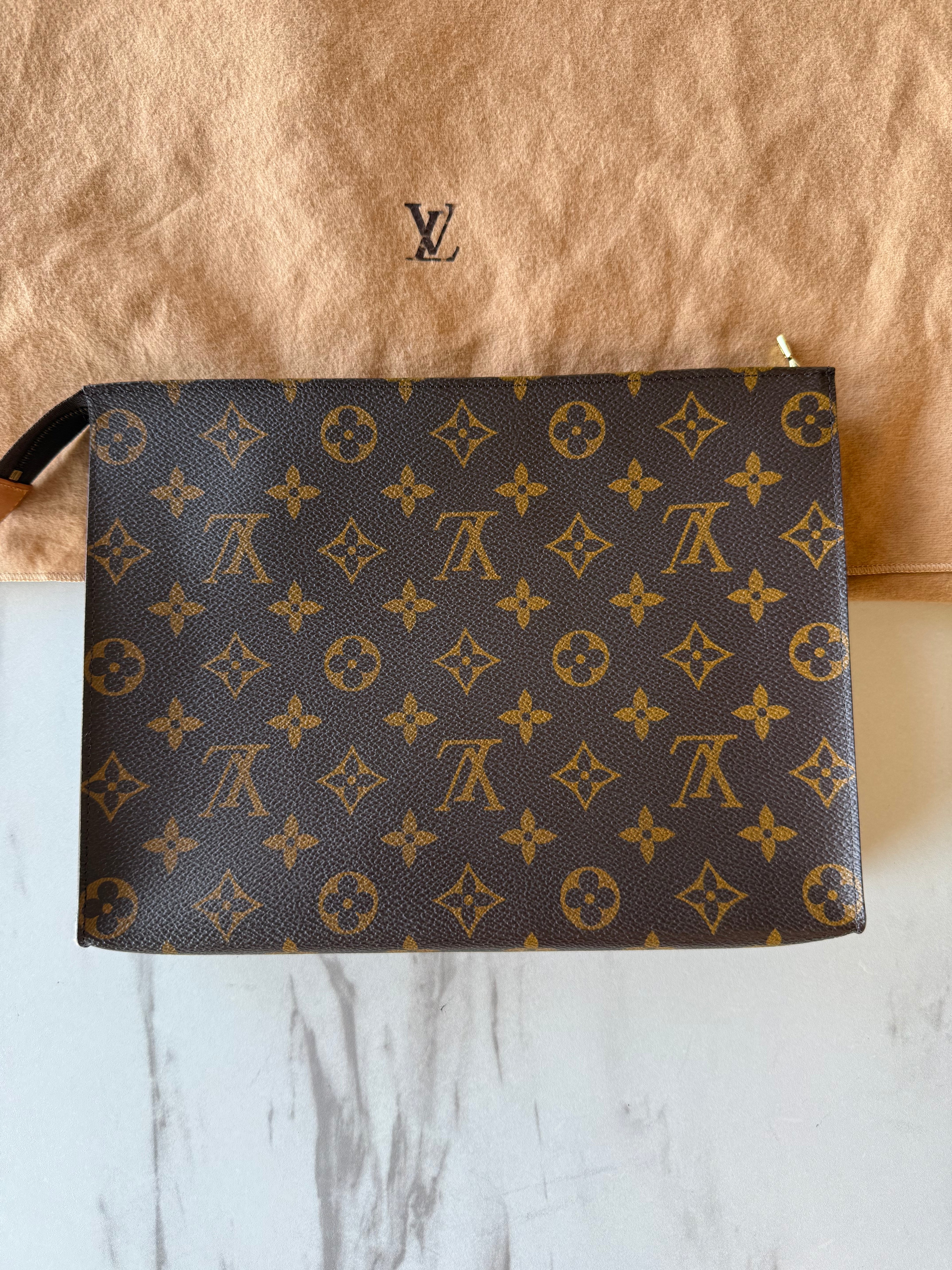 Louis Vuitton Pouch 26