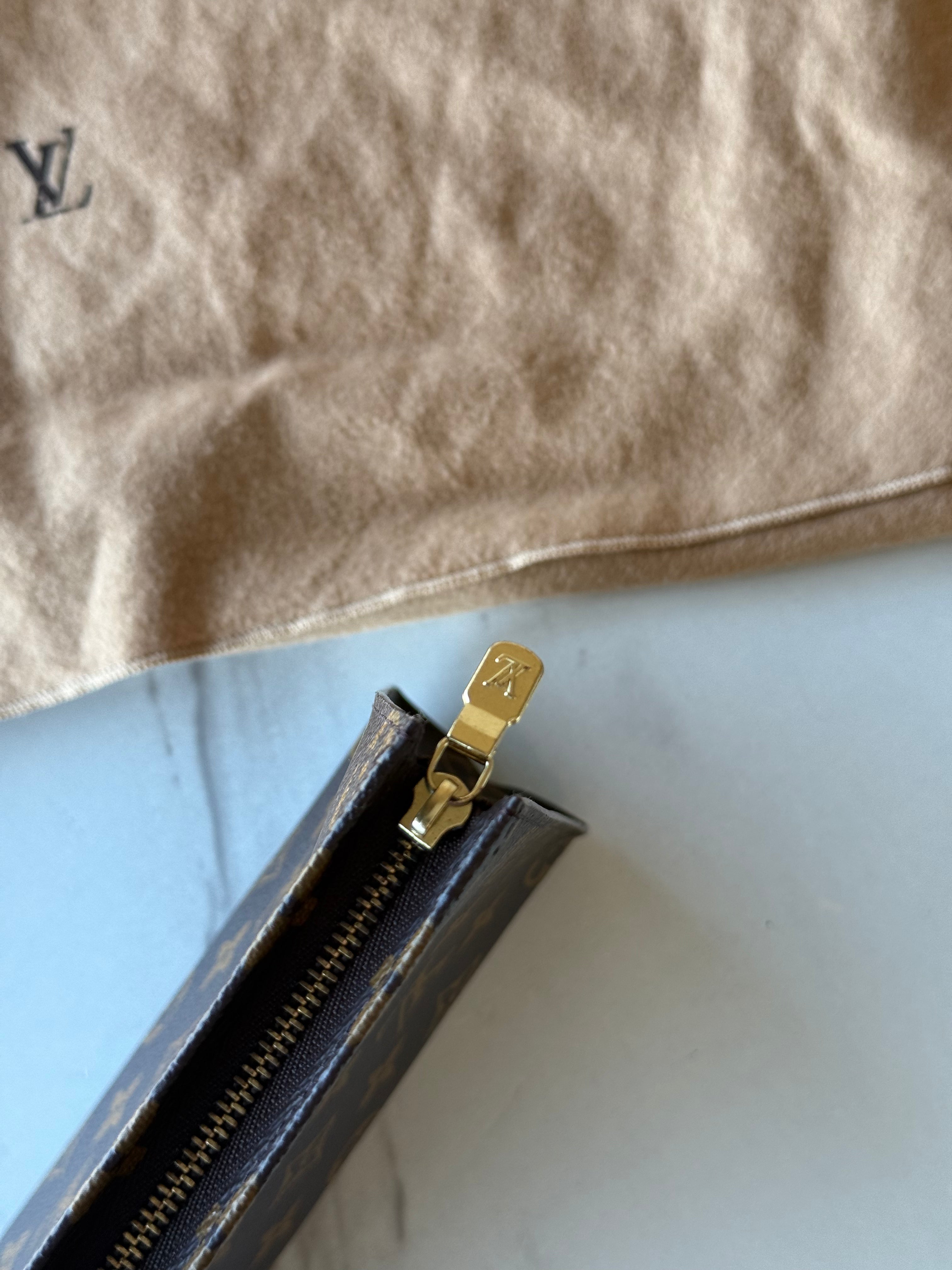 Louis Vuitton Pouch 26