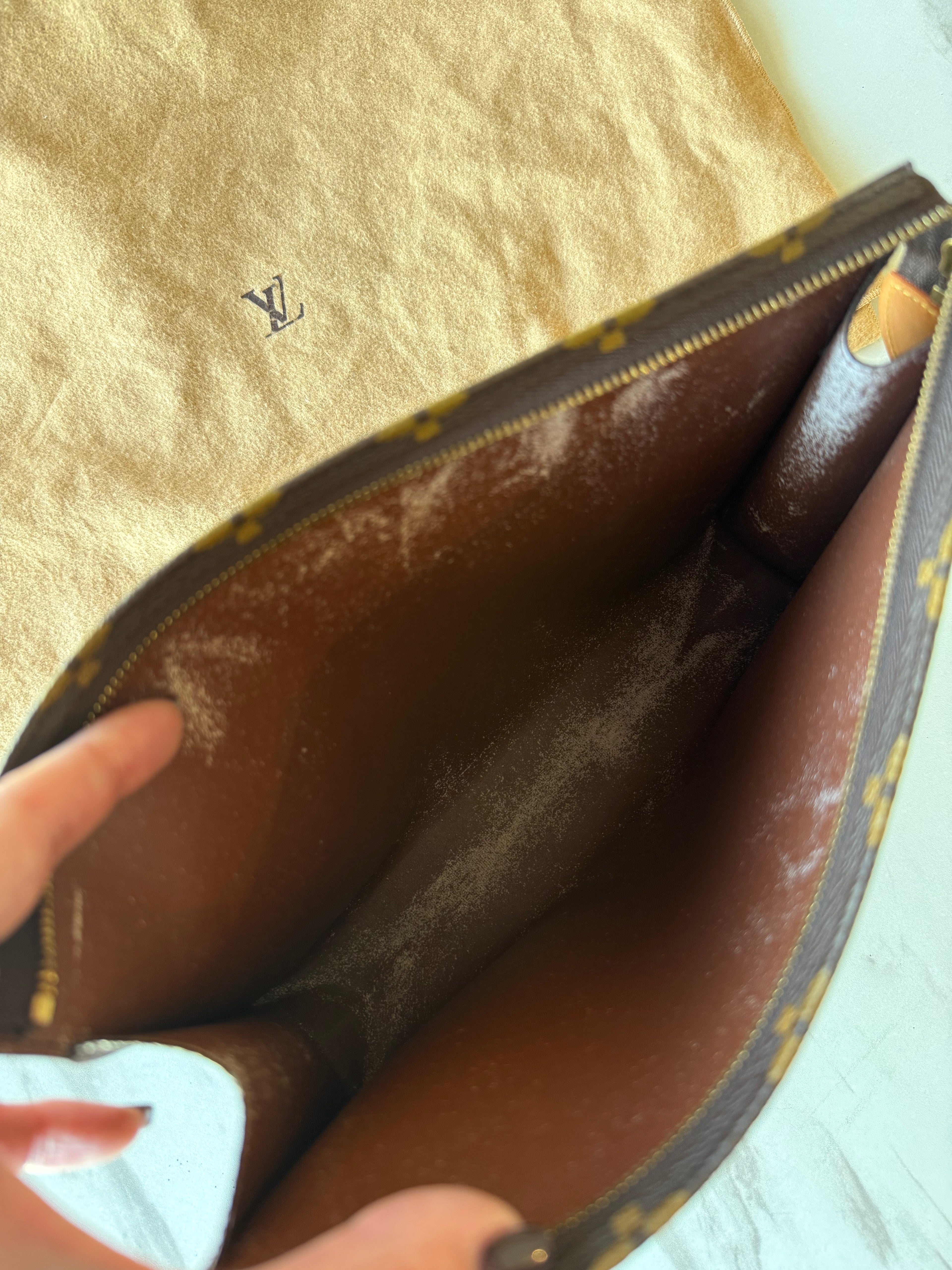Louis Vuitton Pouch 26