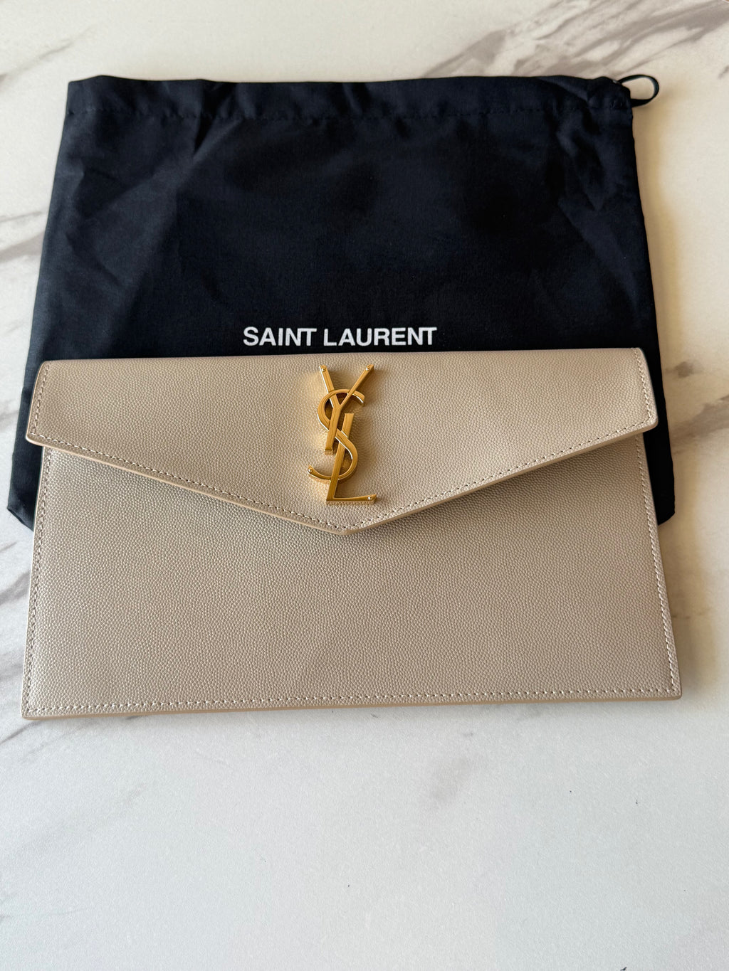 YSL UPTOWN POUCH IN GRAIN DE POUDRE LEATHER LIGHT BEIGE