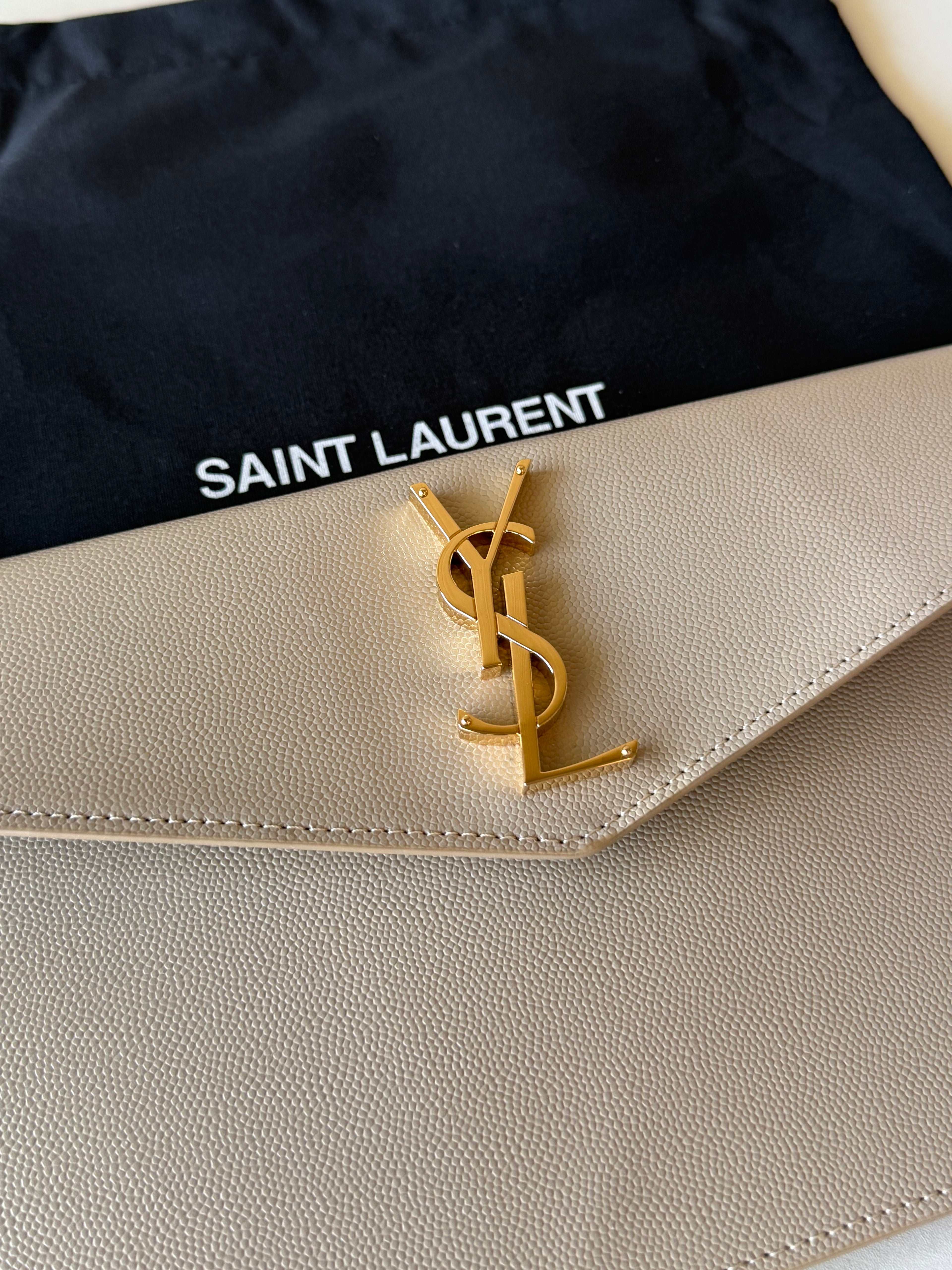 YSL UPTOWN POUCH IN GRAIN DE POUDRE LEATHER LIGHT BEIGE
