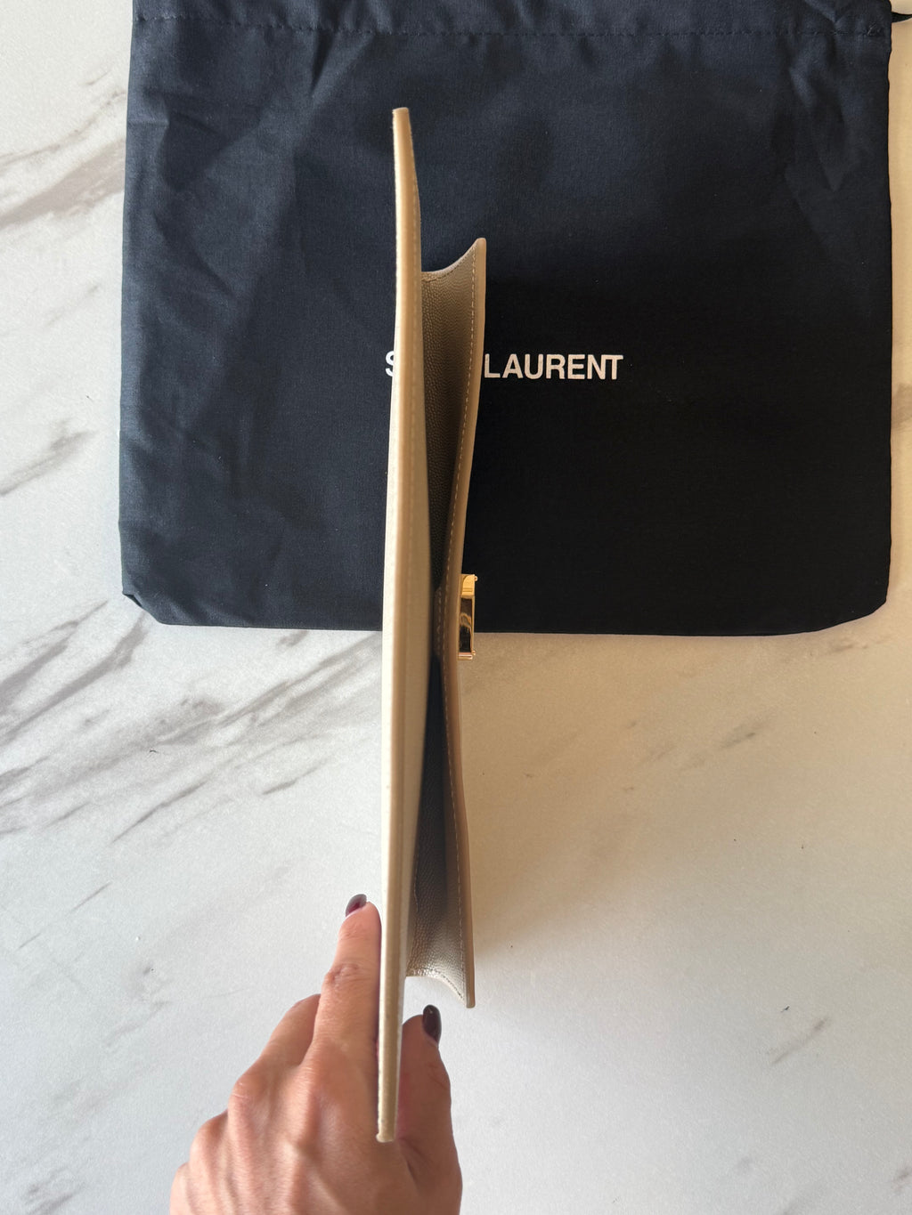 YSL UPTOWN POUCH IN GRAIN DE POUDRE LEATHER LIGHT BEIGE