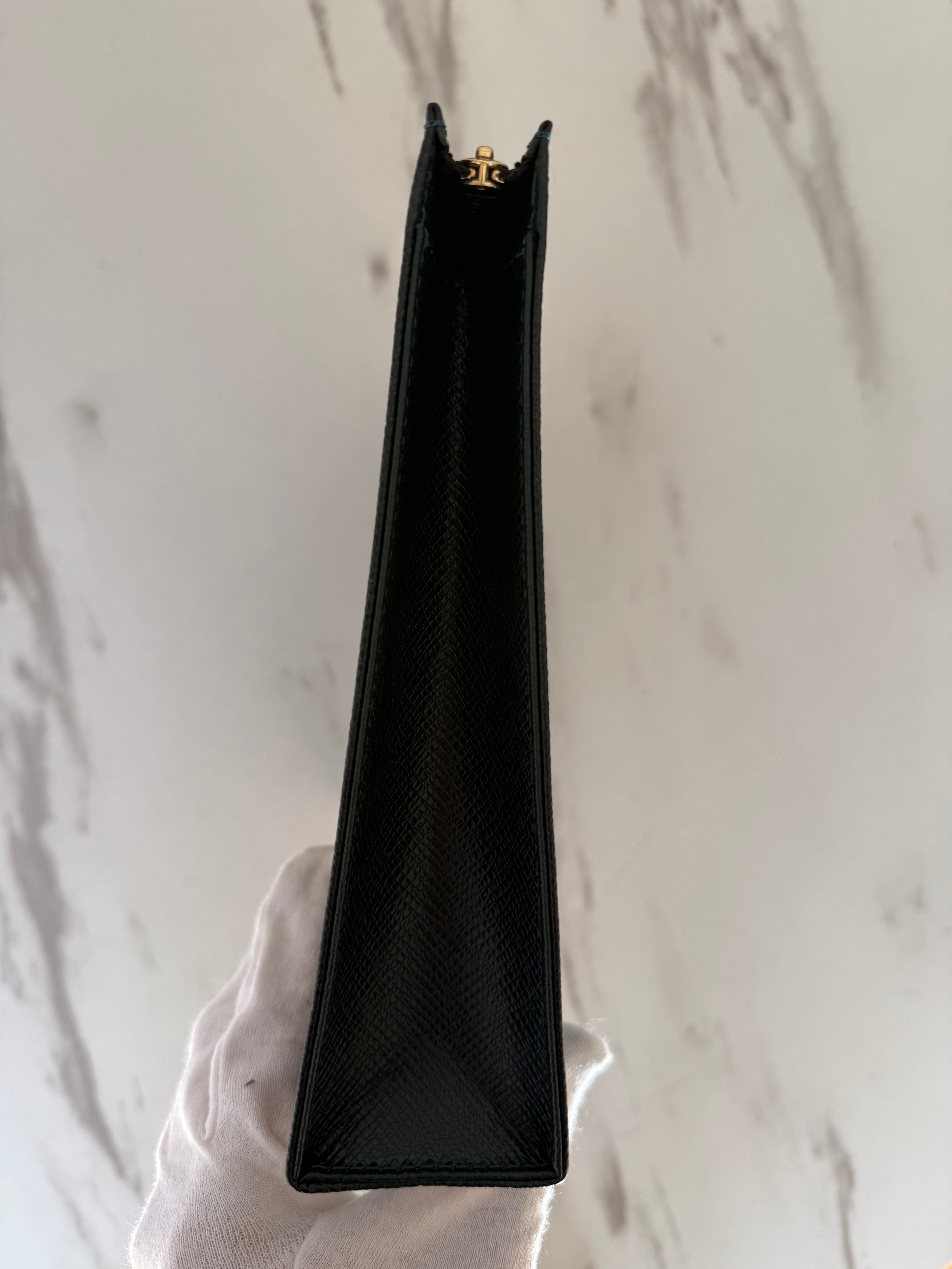 Louis Vuitton Taiga Pochette 26