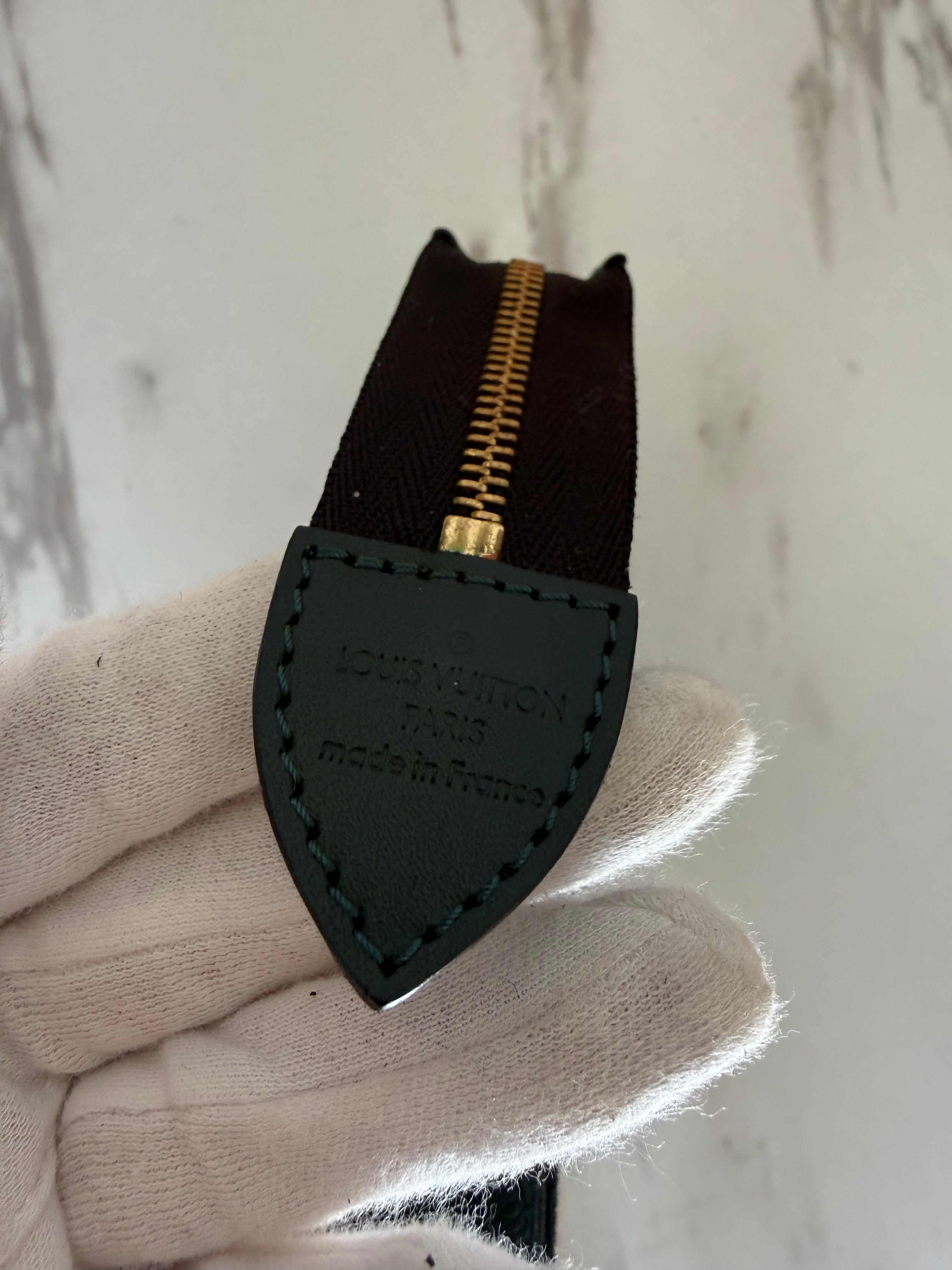 Louis Vuitton Taiga Pochette 26