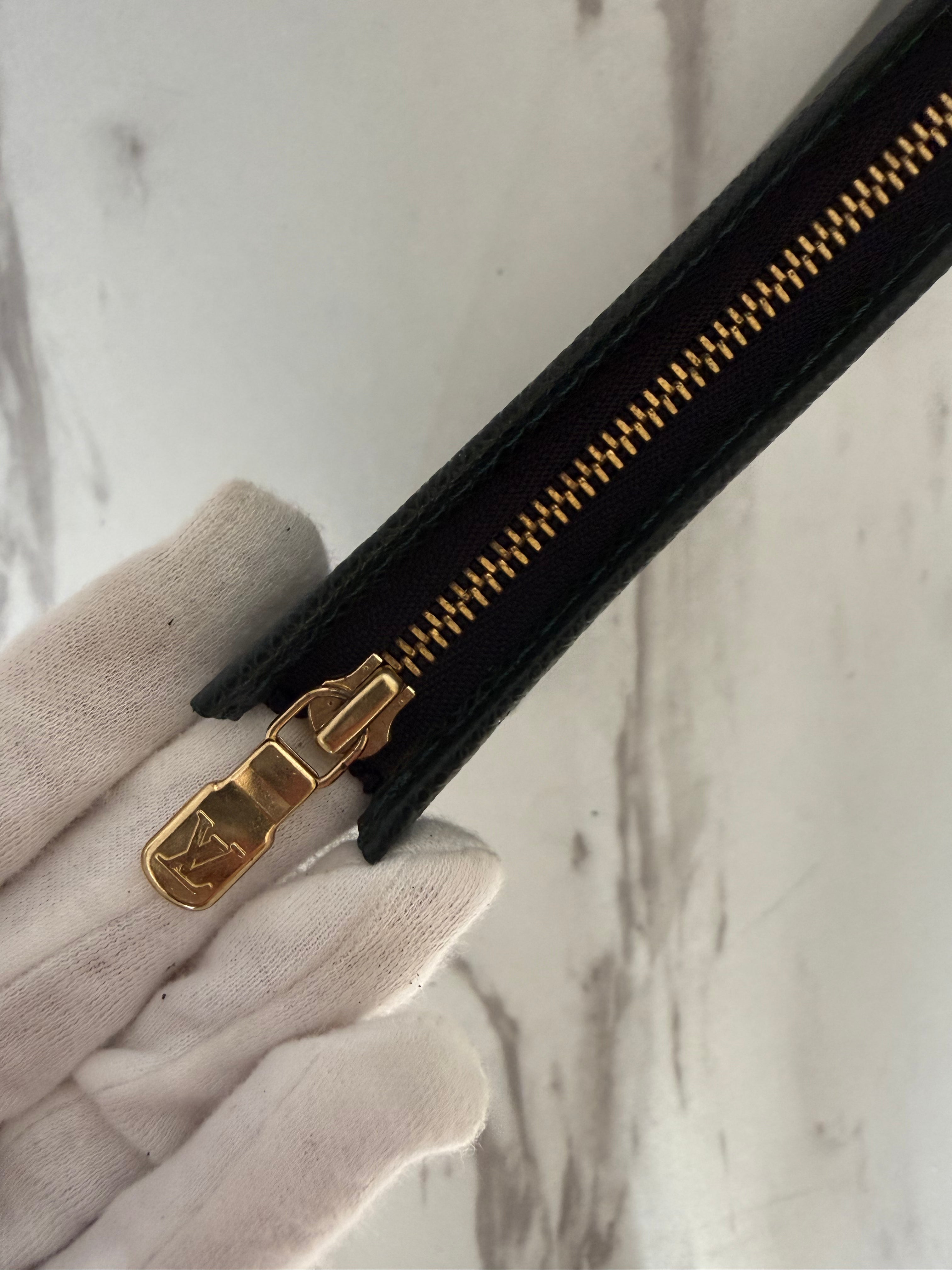 Louis Vuitton Taiga Pochette 26