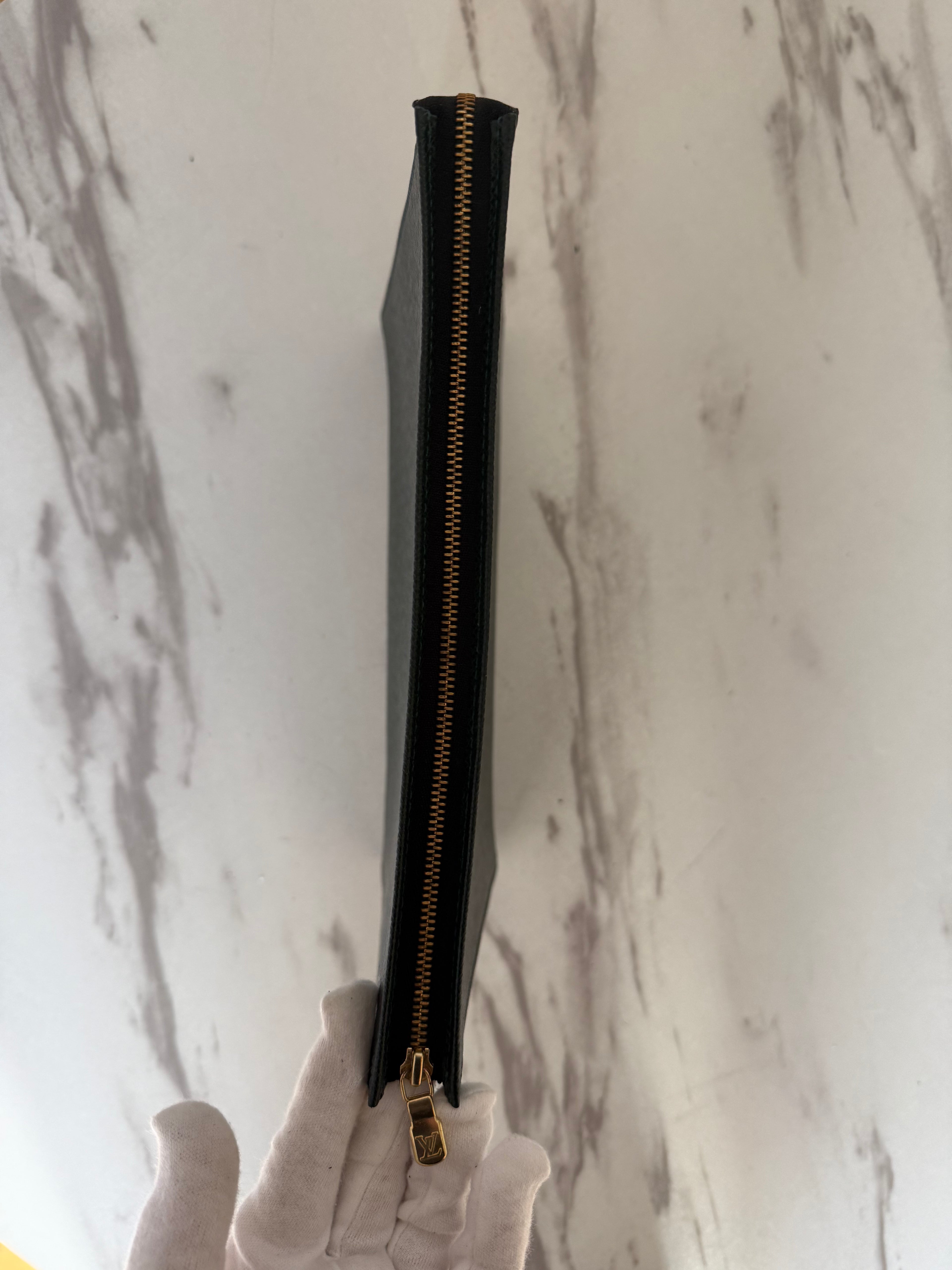 Louis Vuitton Taiga Pochette 26