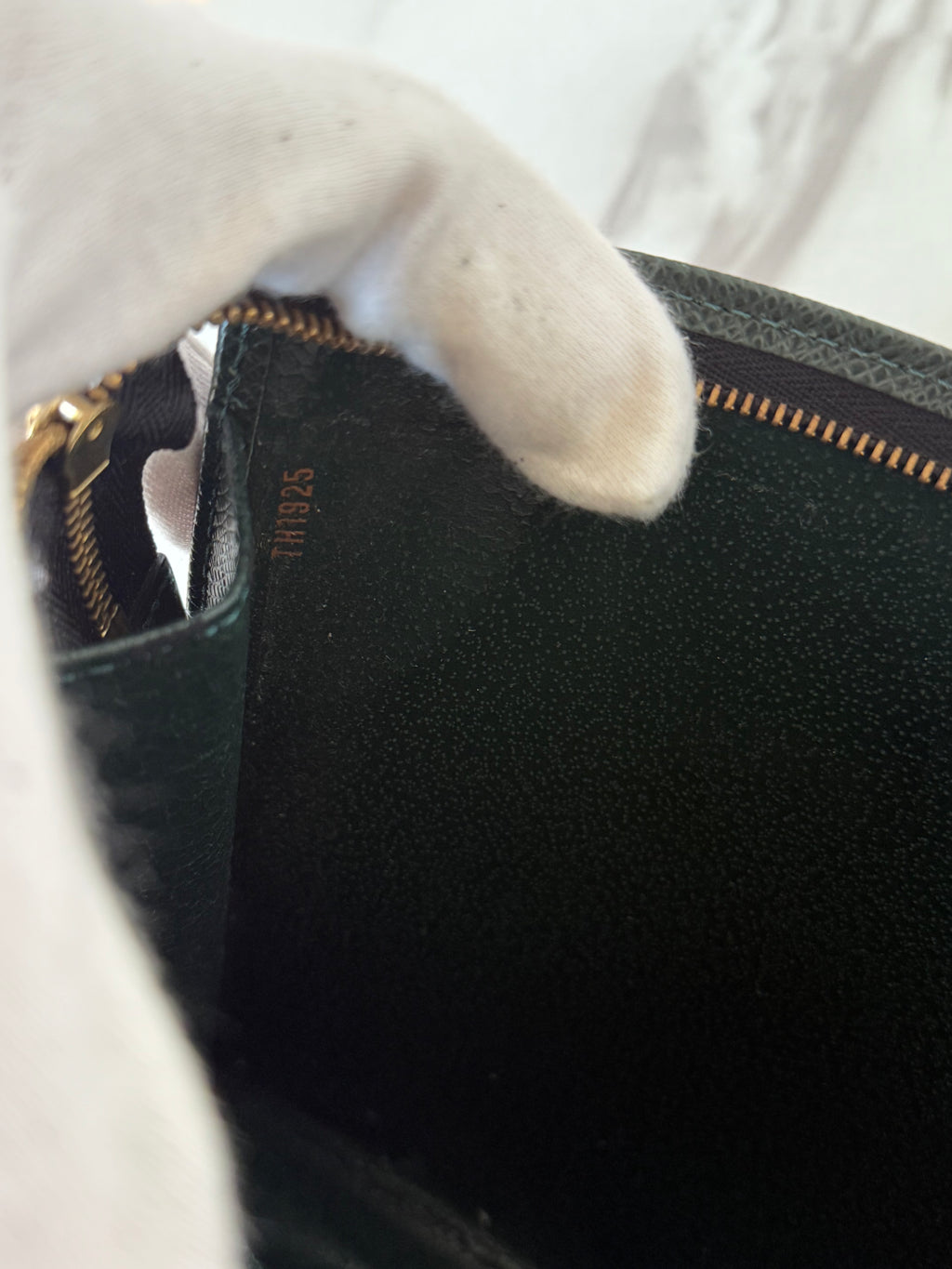 Louis Vuitton Taiga Pochette 26