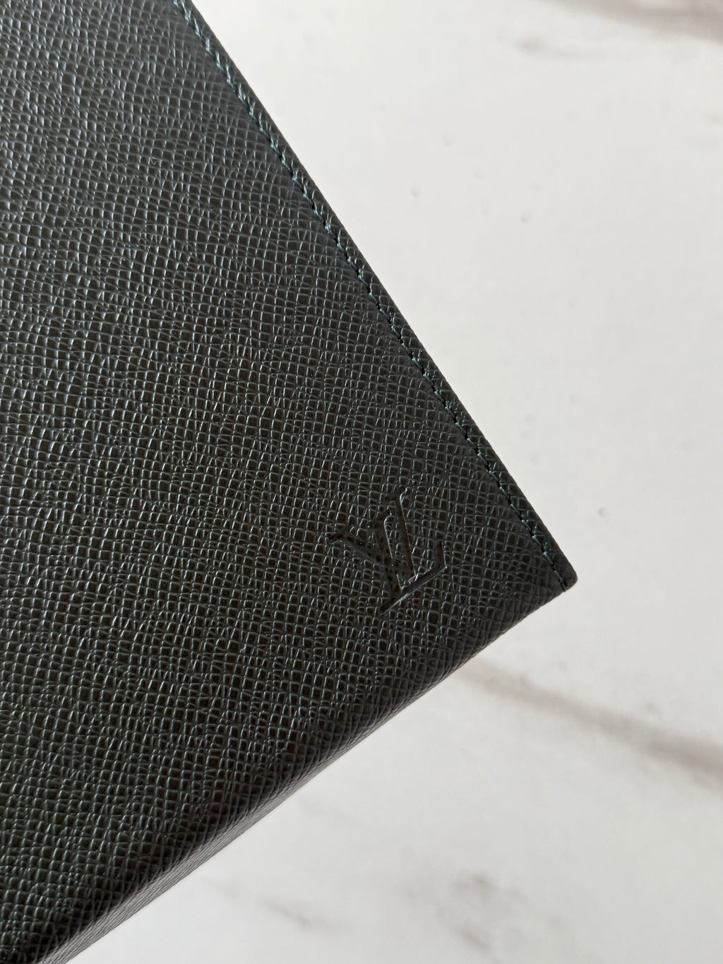 Louis Vuitton Taiga Pochette 26