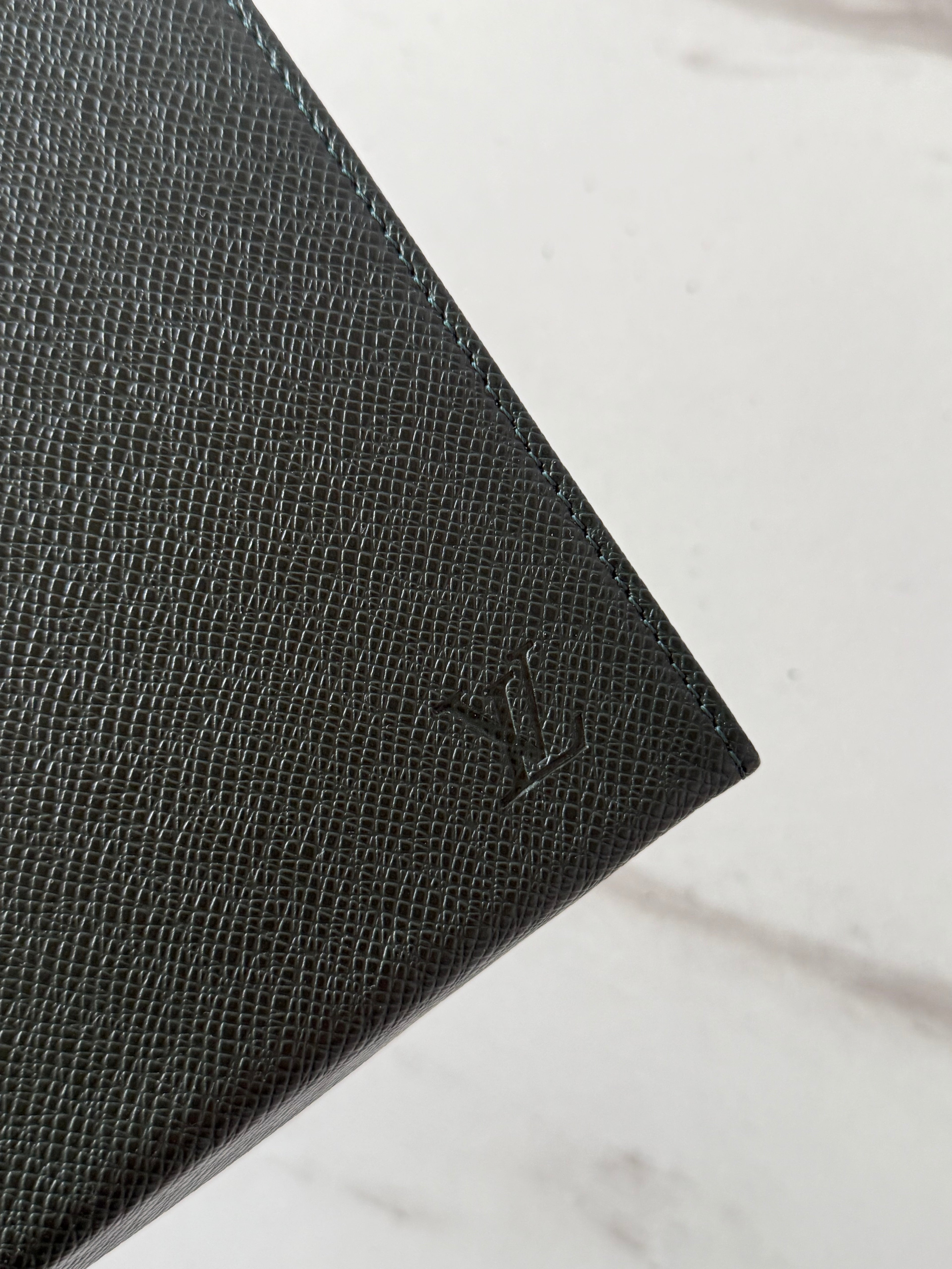 Louis Vuitton Taiga Pochette 26