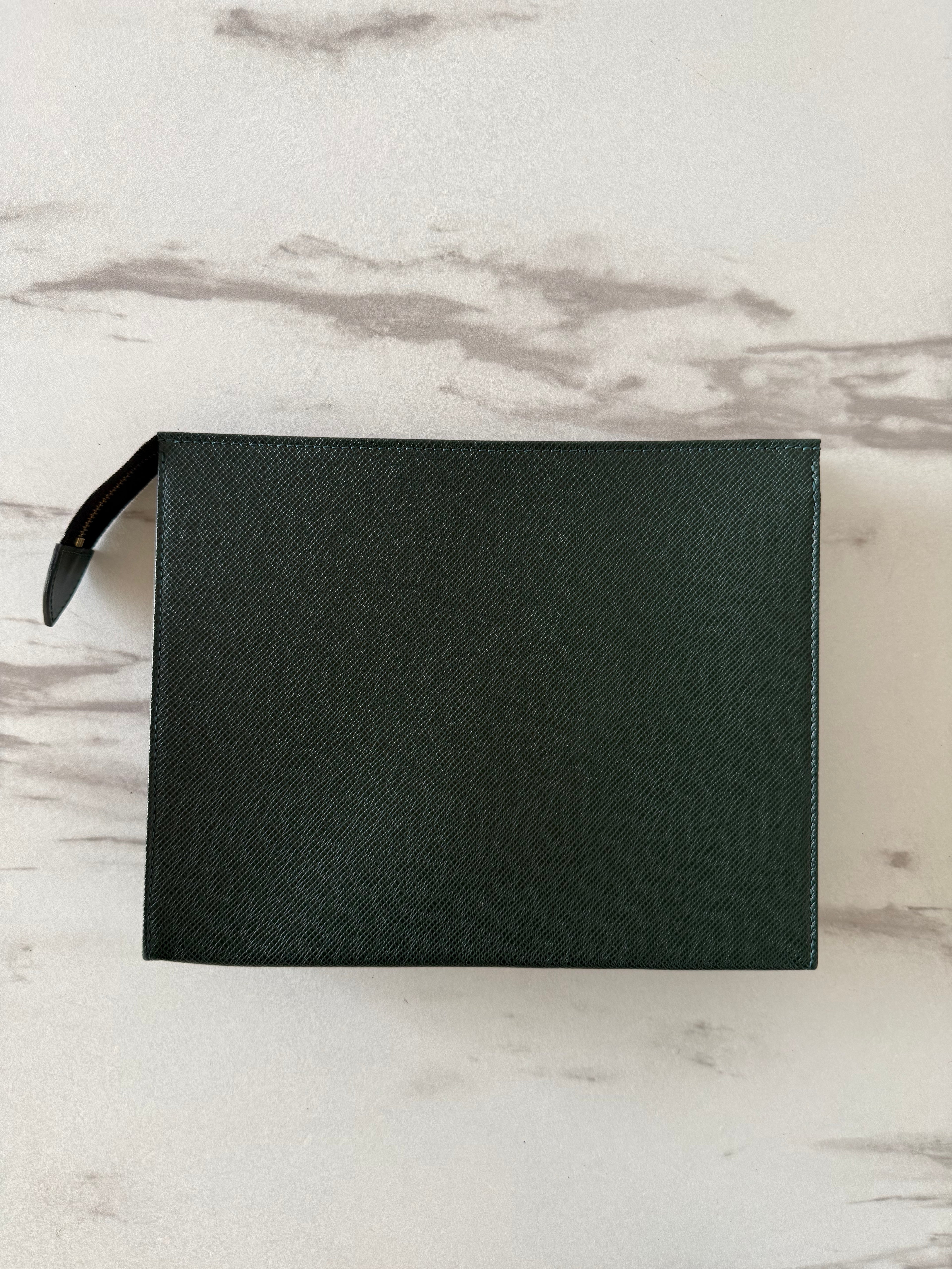 Louis Vuitton Taiga Pochette 26