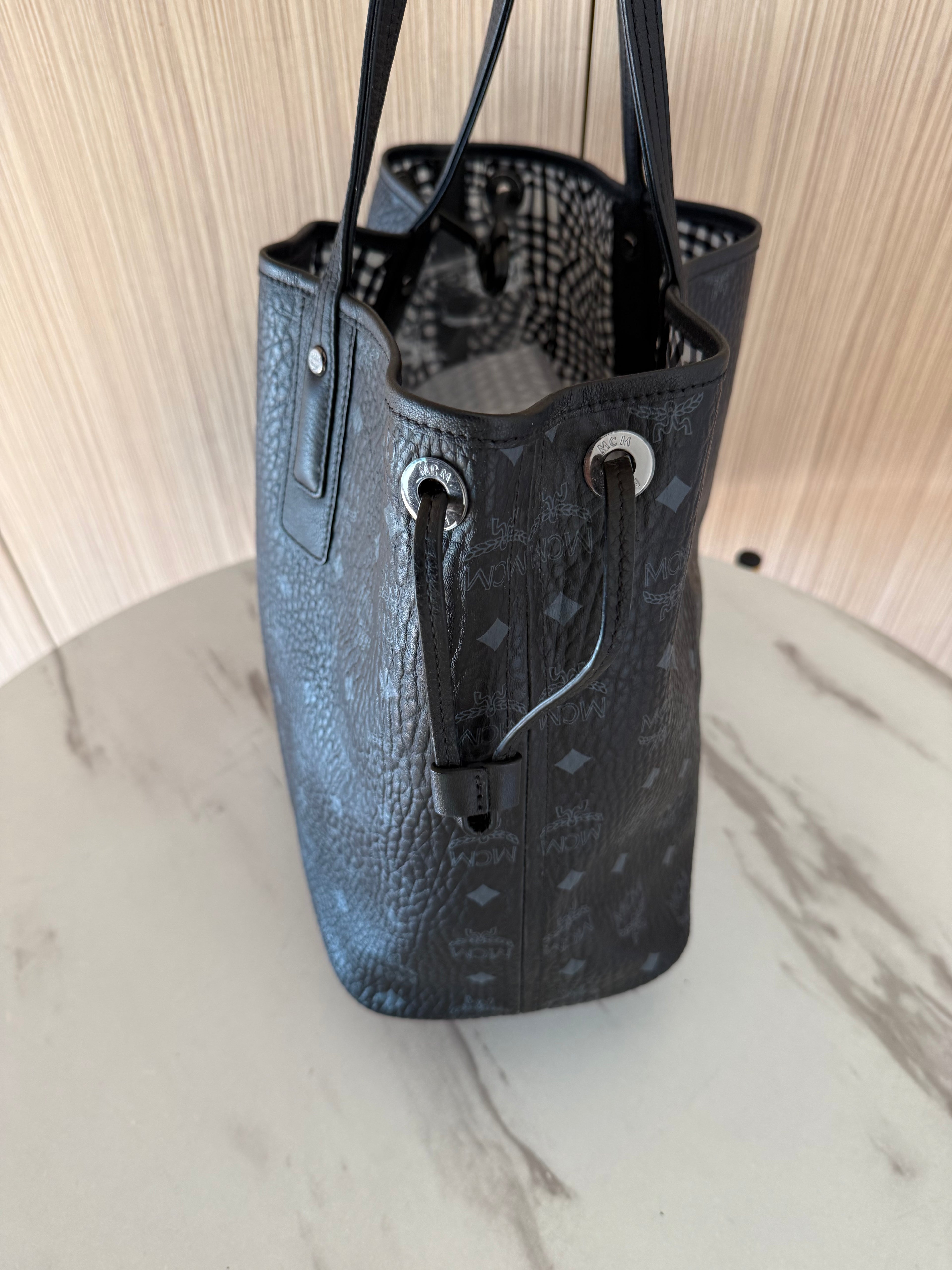 MCM Reversible Medium Liz Handbag Black