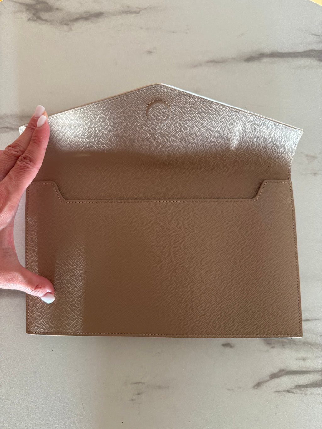 UPTOWN POUCH IN GRAIN DE POUDRE LEATHER BEIGE