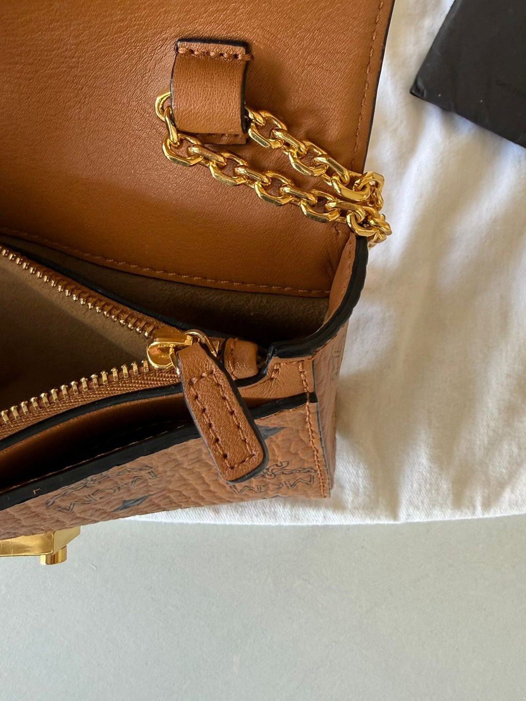 Visetos Small Millie Crossbody Bag Cognac