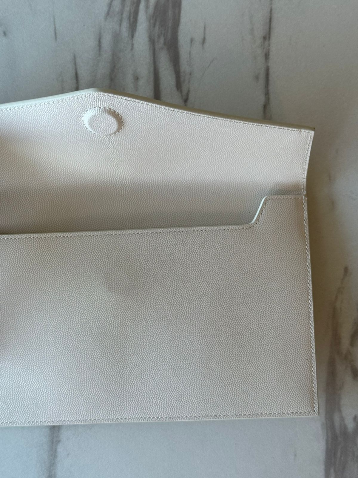 UPTOWN POUCH IN GRAIN DE POUDRE LEATHER