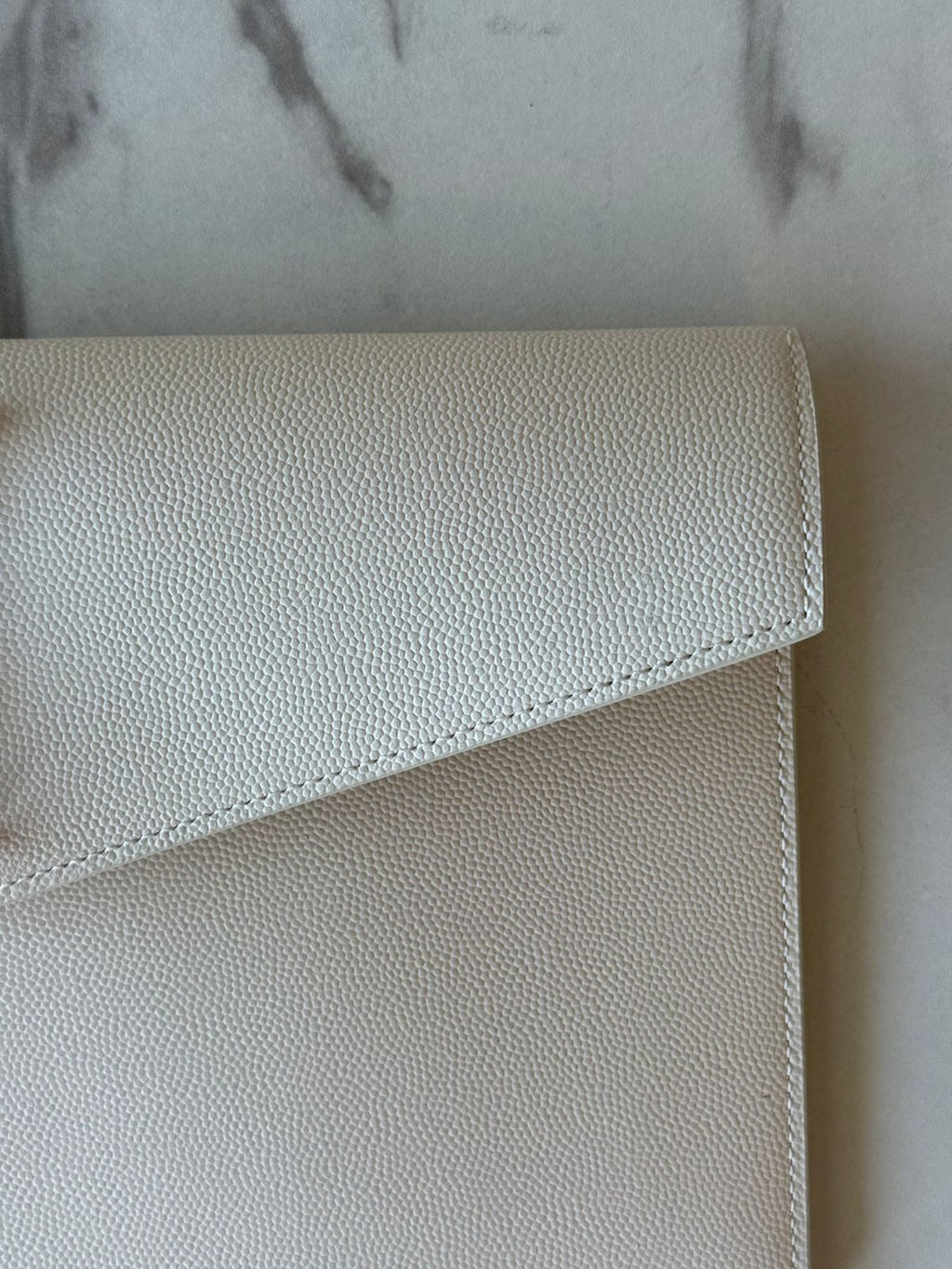 UPTOWN POUCH IN GRAIN DE POUDRE LEATHER