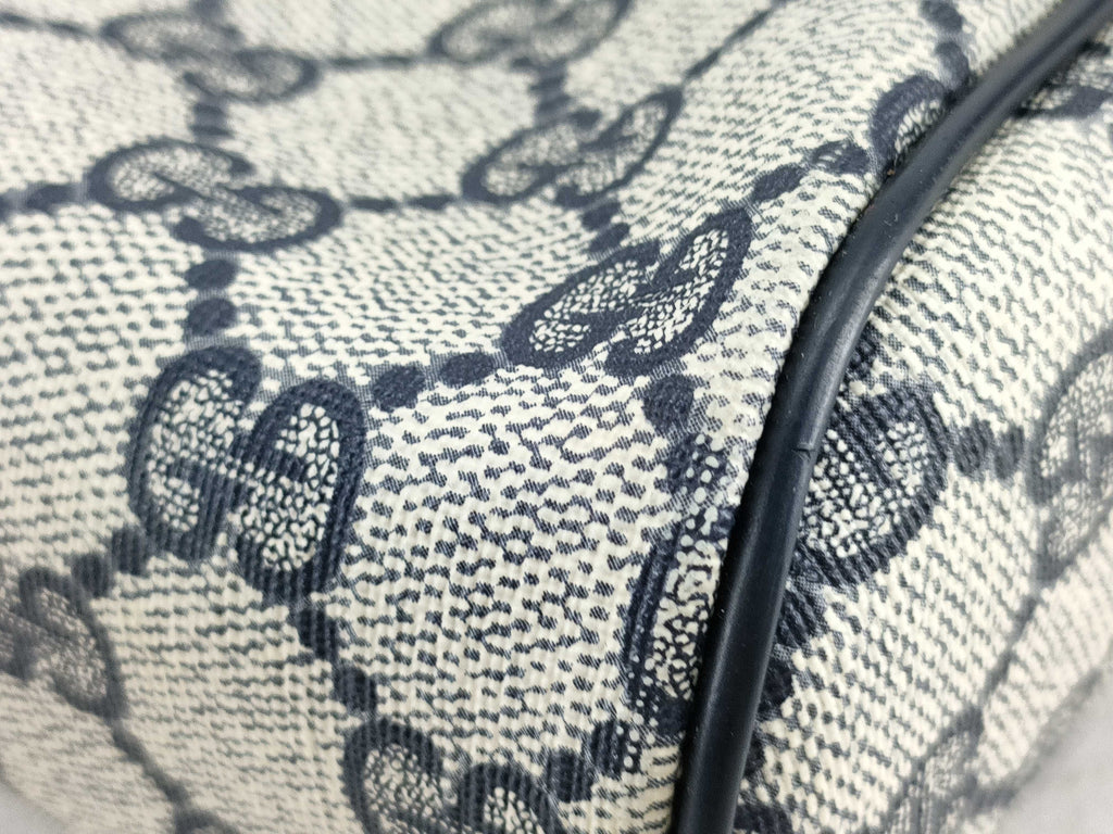 Gucci GG Supreme Pouch