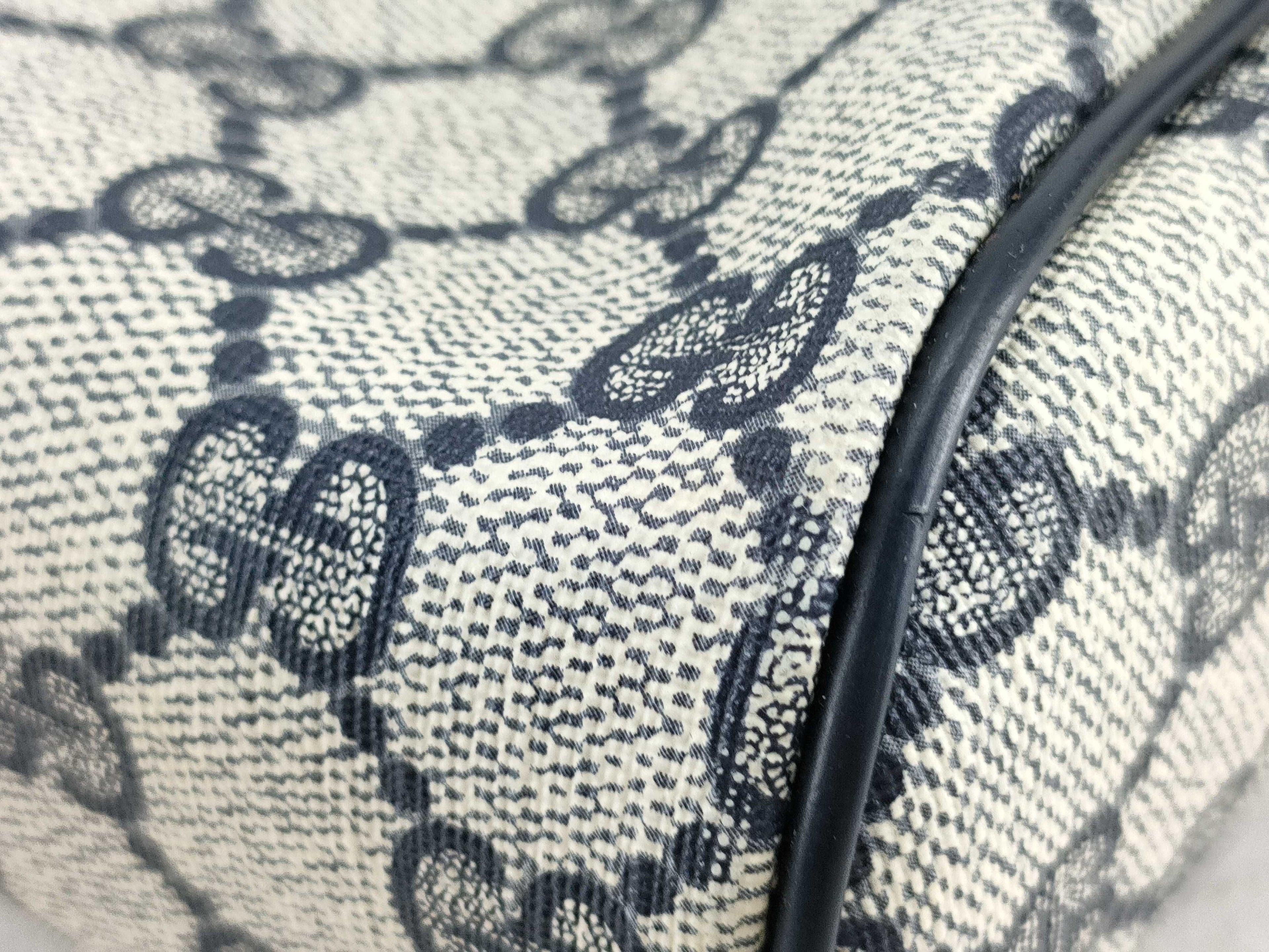 Gucci GG Supreme Pouch